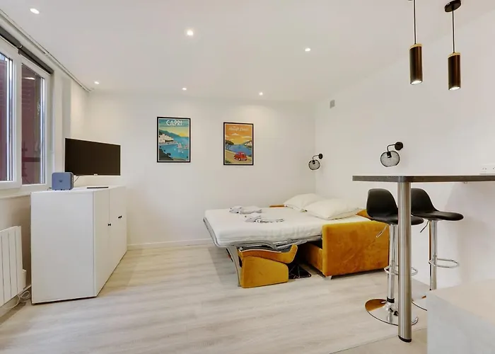 Апартаменты Fully Renovated Studio Buttes-chaumont Париж