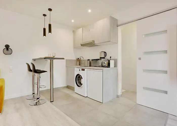 Апартаменты Fully Renovated Studio Buttes-chaumont *