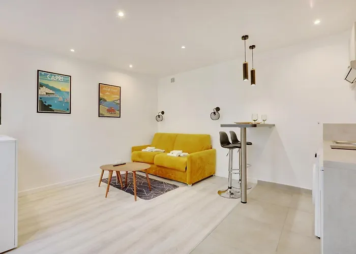 Fully Renovated Studio Buttes-chaumont Апартаменты