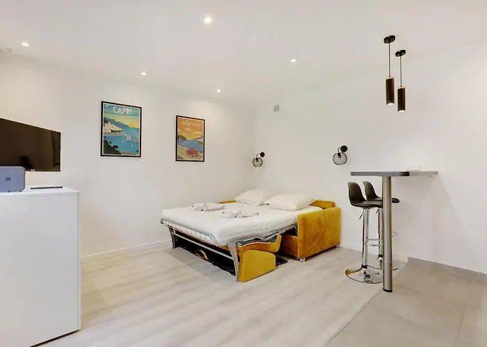 Fully Renovated Studio Buttes-chaumont Апартаменты