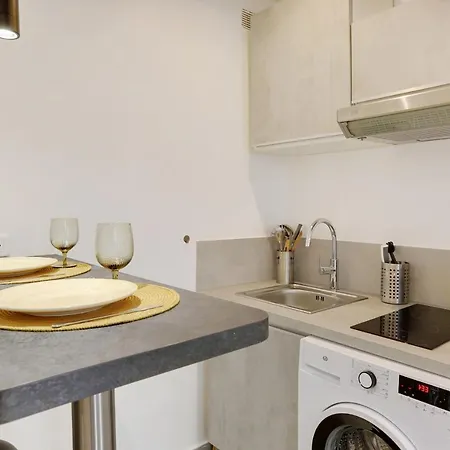 Fully Renovated Studio Buttes-chaumont * Paříž